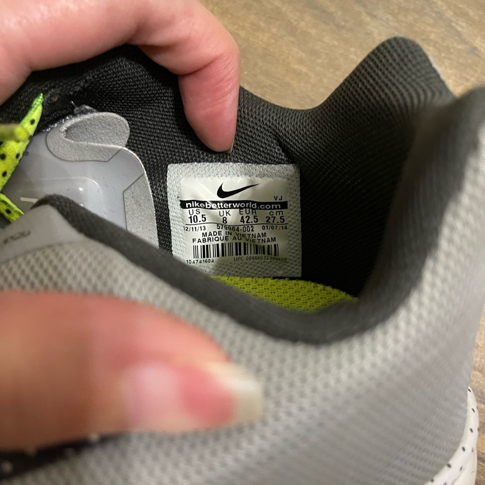 Women’s Nike - Picture 5 of 6